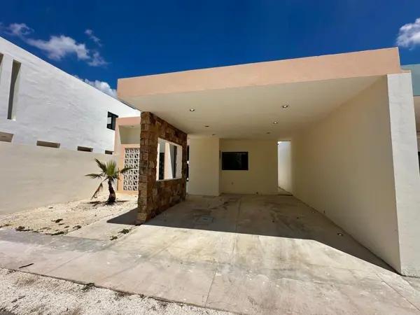 CASA EN VENTA DE 1 PISO CON ALBERCA EN PRIVADA CON AMENIDADES, CONKAL, MERIDA