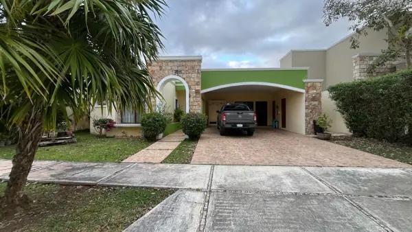 Casa de una planta en privada exclusiva en Temozón Norte. Mérida yucatán