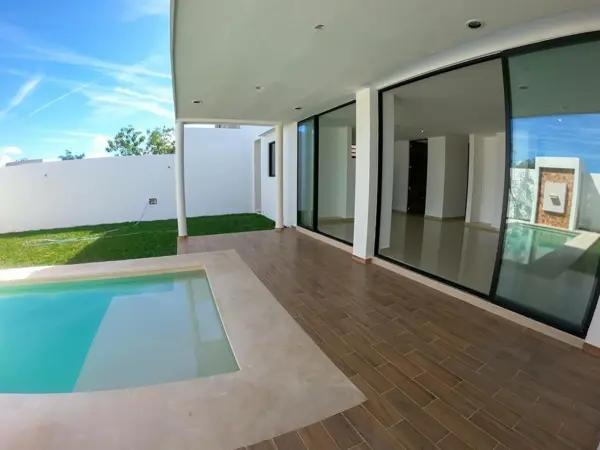 EN VENTA CASA DE DOS PLANTAS,  Y CUATRO RECÁMARAS EN PRIVADA RESIDENCIAL, AMENID