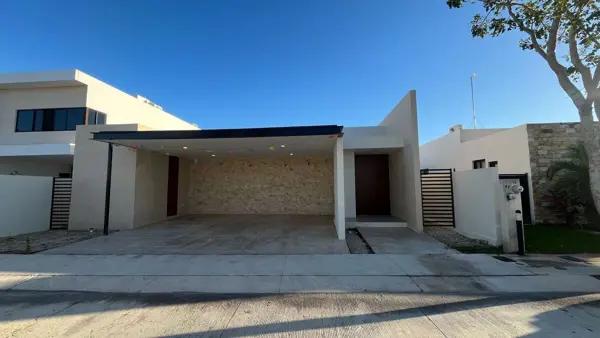 CASA EN VENTA EN MERIDA, PRIVADA RESIDENCIAL, MOD 270 DE UN PISO