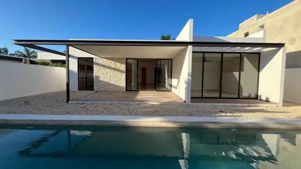 CASA EN VENTA EN MERIDA, PRIVADA CON CASA CLUB Y DE UN PISO CASA EN VENTA EN MERIDA, PRIVADA CON CASA CLUB Y DE UN PISO