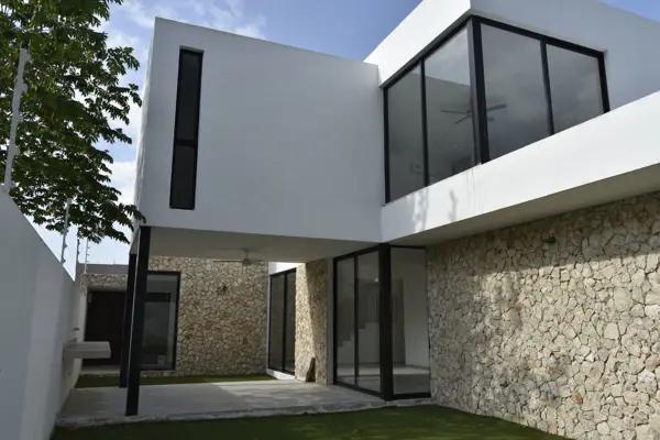Casa de Lujo en Privada con Amenidades en Zona Norte Mérida , Entrega inmediata