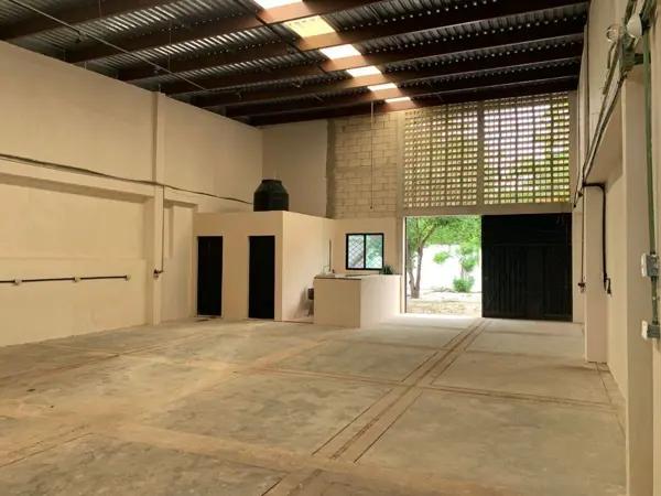 BODEGA DENTRO DE LA CIUDAD EN RENTA EN LA DIAZ ORDAZ, CON PATIO DE MANIOBRAS.