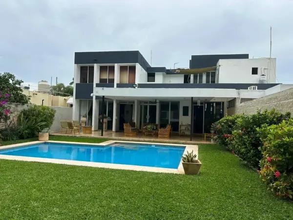Casa en venta Itzimná — Elegancia, Espacio y Ubicación Privilegiada en Mérida
