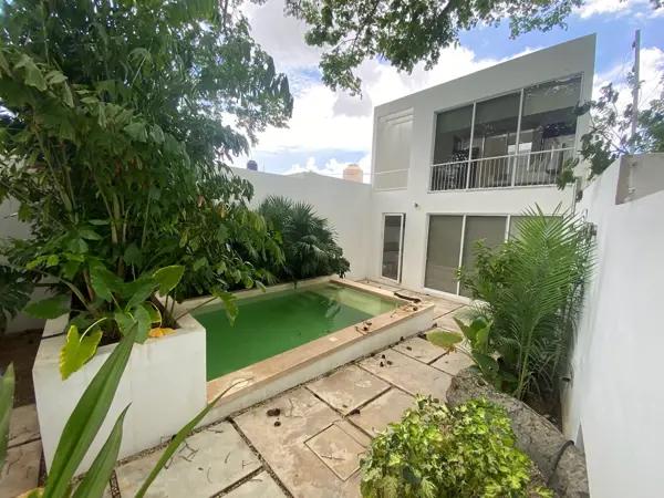 Oportunidad Única: Venta deCasa Renovada con Piscina y Acabados de Lujo, Mérida
