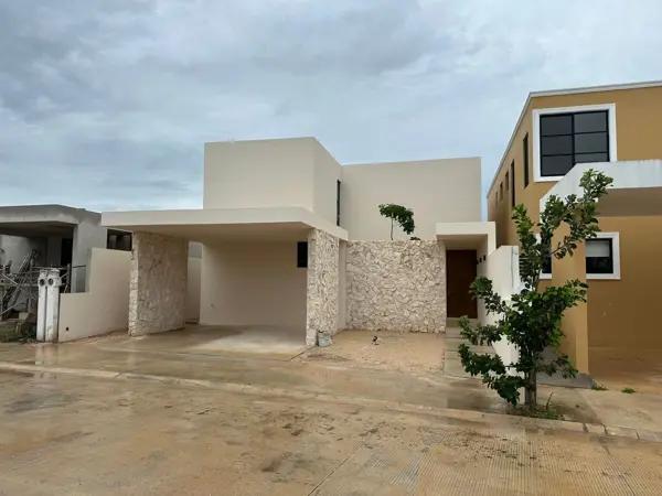 CASA RECIEN CONSTRUIDA EN PRIVADA A LA VENTA