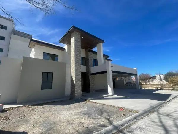 Casa en Venta en San Alberto, Saltillo - Amplia y Moderna