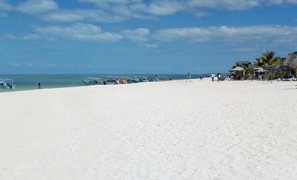 TERRENO FRENTE AL MAR A LA VENTA EN CELESTUN