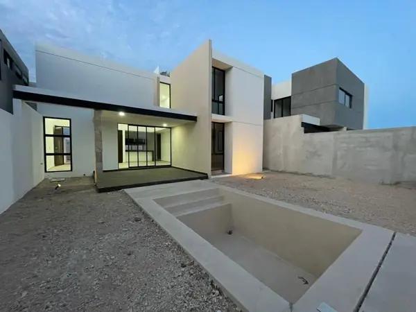 CASA EN VENTA CON ALBERCA EN CONKAL. MÉRIDA