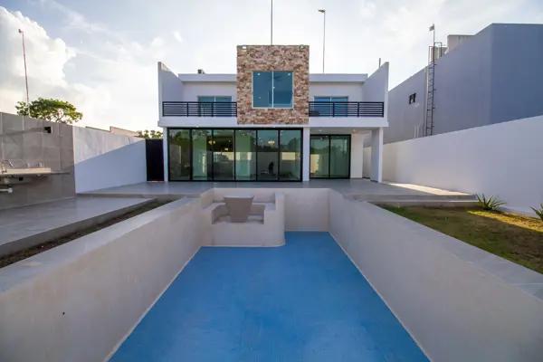 CASA DE CINCO RECAMARAS CON ALBERCA, DENTRO DE PRIVADA EN ZONA DE KOMCHEN, MERID CASA DE CINCO RECAMARAS CON ALBERCA, DENTRO DE PRIVADA EN ZONA DE KOMCHEN, MERID