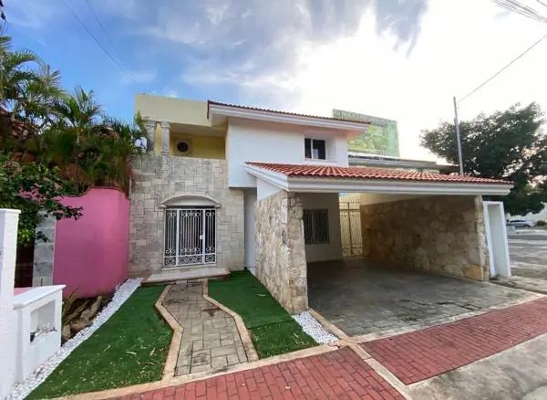 SE RENTA  HERMOSA CASA EN ZONA NORTE DENTRO DE LA CIUDAD MERIDA YUCATÁN