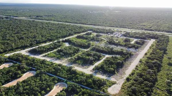 TERRENO EN VENTA EN MÉRIDA EN PRIVADA SOBRE CARRETERA MÉRIDA - PROGRESO