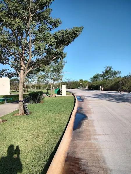 TERRENO EN ESQUINA, PRIVADA NORTEMERIDA, EN VENTA