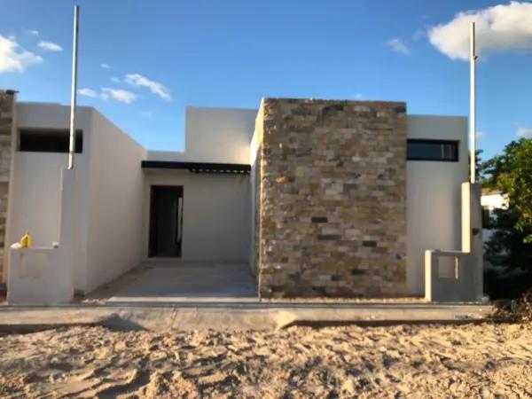 CASA EN VENTA EN LA PLAYA DE CHELEM A 300 METROS DE LA PLAYA CASA EN VENTA EN LA PLAYA DE CHELEM A 300 METROS DE LA PLAYA