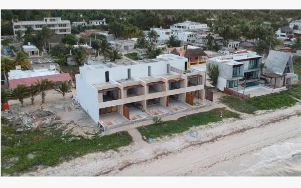 CASA EN VENTA EN LA PLAYA FRENTE AL MAR, TELCHAC PUERTO
