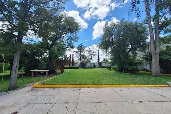 Predio de 2,800 m² con 110 m² de construcción en Acayuca, Hidalgo.