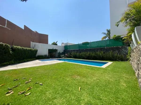 Casa con alberca en venta.