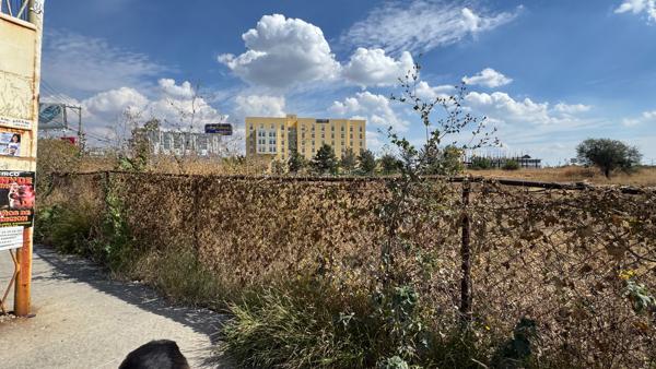 Se Vende Terreno  en Salamanca sobre José Maria Morelos casi en frente de Walmart, la mejor zona.