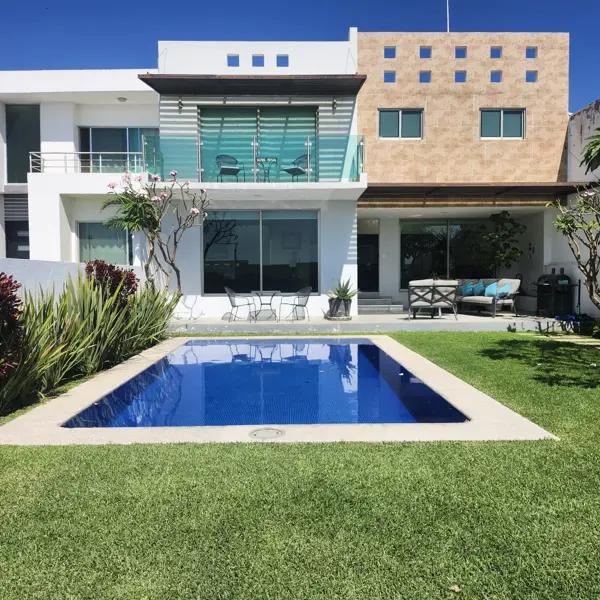Casa en Venta con Alberca en Burgos Corinto, Temixco Casa en Venta con Alberca en Burgos Corinto, Temixco