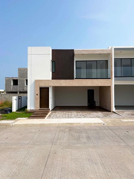 CASA EN VENTA EN PUNTA TIBURÓN