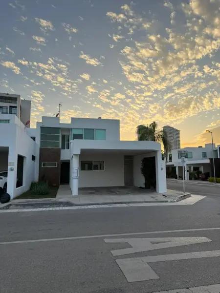 CASA EN VENTA Altabrisa, Mérida