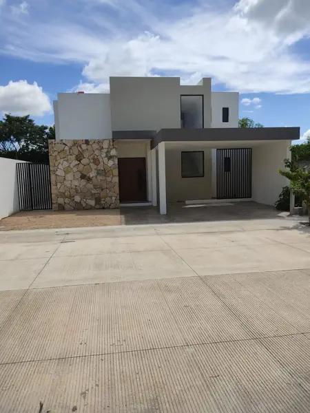 Casa en venta en comunidad cerrada en Cholul, Mérida - 3 recámaras, 2 niveles, piscina