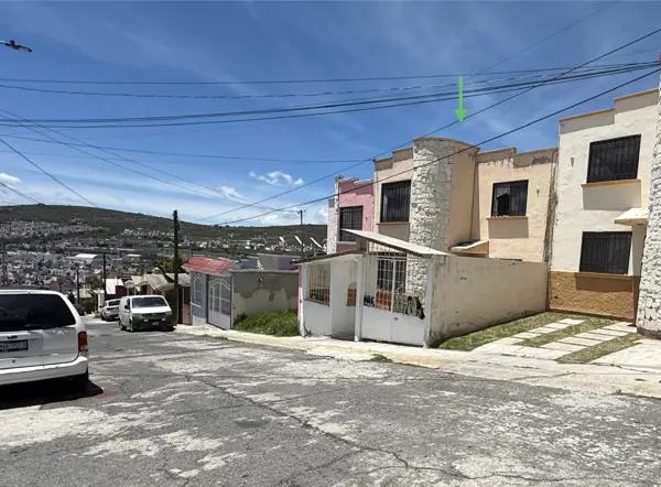 Priv. San Cristóbal con 3 recámaras y Jacuzzi.