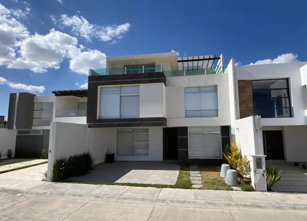 Casa en Venta en El Portezuelo, Mineral de la Reforma - Seguridad y Comodidad