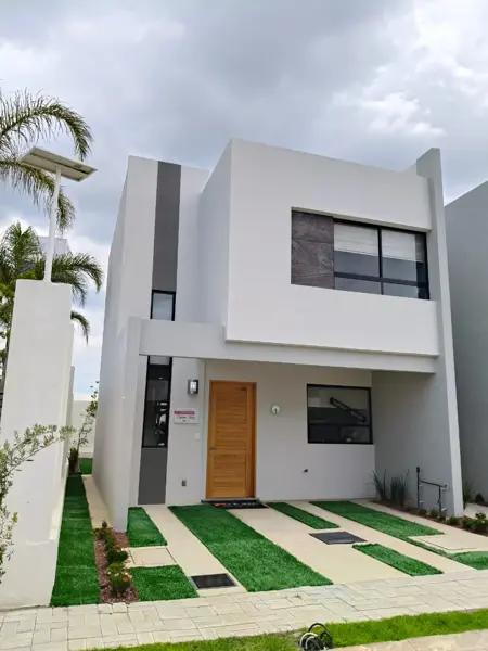 Venta de Casa  con recamara en planta baja ,en Lomas de Angelopolis III