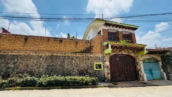 VENTA $10´500,000 Santa María Ahuacatitlán - CASA