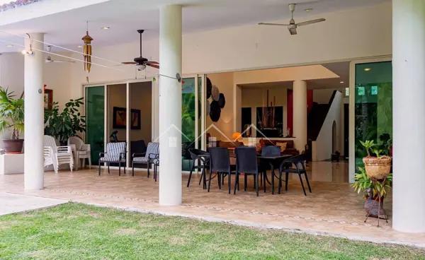 Residencia de Lujo Amueblada con Alberca y Recamara en Planta Baja en Nuevo Vallarta