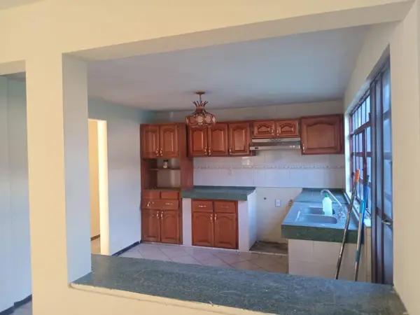 Casa en Venta en Pérez Treviño con 2 Locales Comerciales en Vía Principal, Saltillo