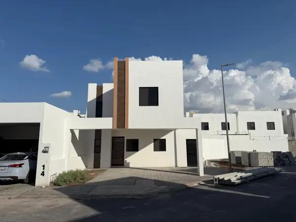 Casa en Venta en Lomas de las Etnias, Torreón | Modelo Cancún con 3 Recámaras y Terreno Excedente