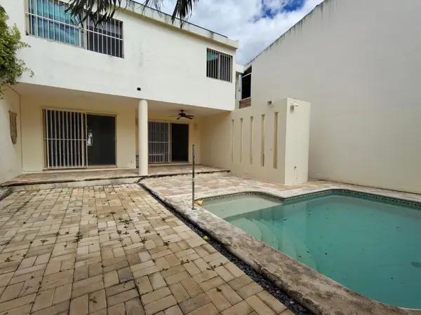 EN RENTA CASA CON ALBERCA UBICADA EN RESIDENCIAL MONTECRISTO, MERIDA