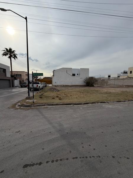 Terreno Residencial en Esquina en Las Isabeles, Torreón