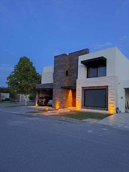 Casa en Venta en Las Villas, Torreón - Amplia, Moderna y Bien Ubicada