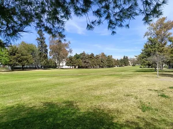 TERRENO A CAMPO DE GOLF EN PRIVADA EN VILLAS DE IRAPUATO TERRENO A CAMPO DE GOLF EN PRIVADA EN VILLAS DE IRAPUATO