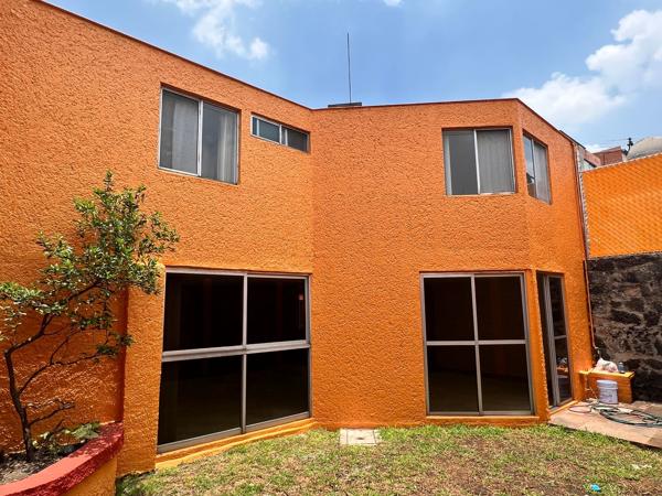 Casa en Venta en Santa Cruz del Monte — Espacios Amplios y Funcionales para Vivir con Comodidad Casa en Venta en Santa Cruz del Monte — Espacios Amplios y Funcionales para Vivir con Comodidad