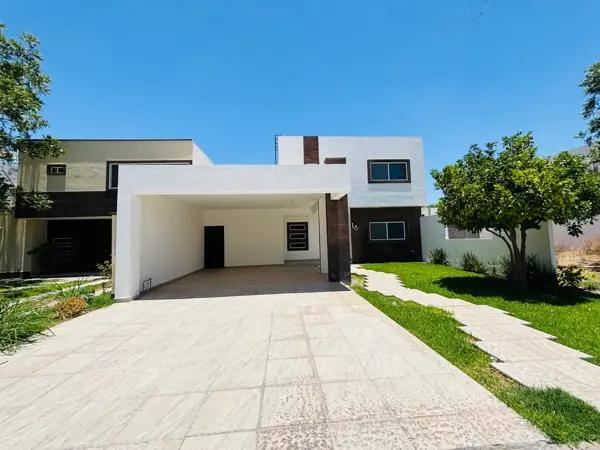 CASA EN VENTA CON ALBERCA EN EL FRACCIONAMIENTO MAS VERDE DE TORREON: SAN ARMANDO