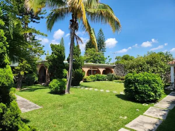 Venta de Casa con Jardín en Fraccionamiento Las Fincas, Jiutepec, Morelos