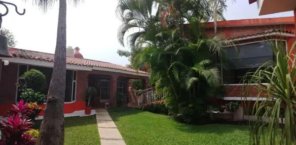 RENTA de Casa un nivel fraccionamiento junto al río
