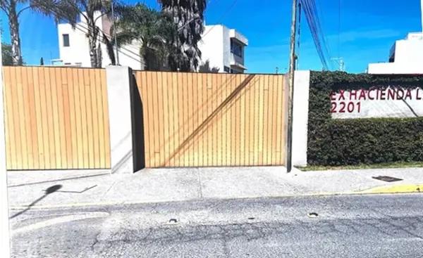 VENTA DE TERRENO, FRACCIONAMIENTO EN EX HACIENDA LA CARCAÑA, CON TODOS LOS SERVICOS
