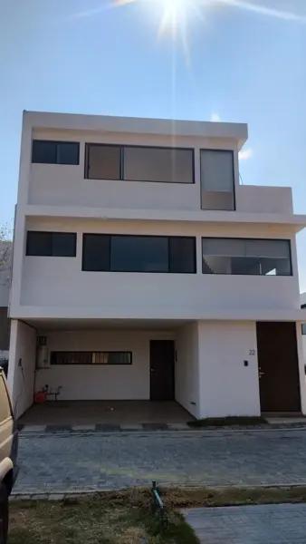 Casa en Venta en San Pedro Cholula, Puebla – Propiedad Habitacional con Jardín