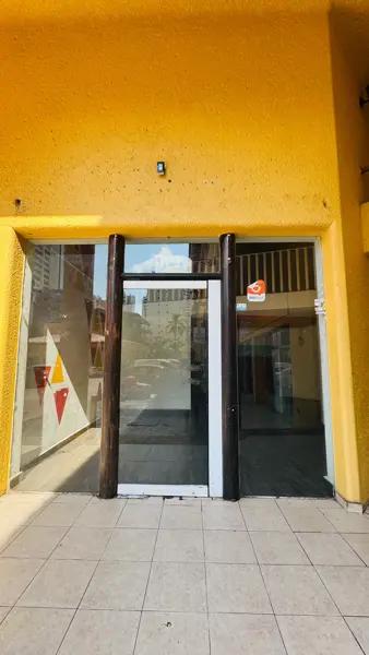 Excelente ubicación de renta local comercial con 40 m², doble altura