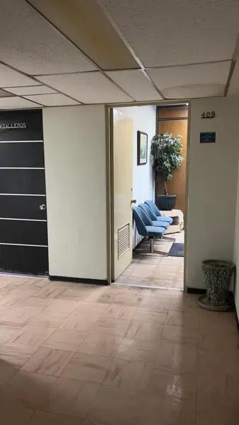 En Venta Consultorio u Oficina- Edificio Morelos, Centro de Monterrey