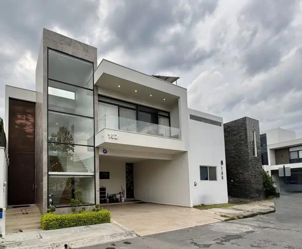 Casa en Venta en Santiago, NL Carretera Nacional