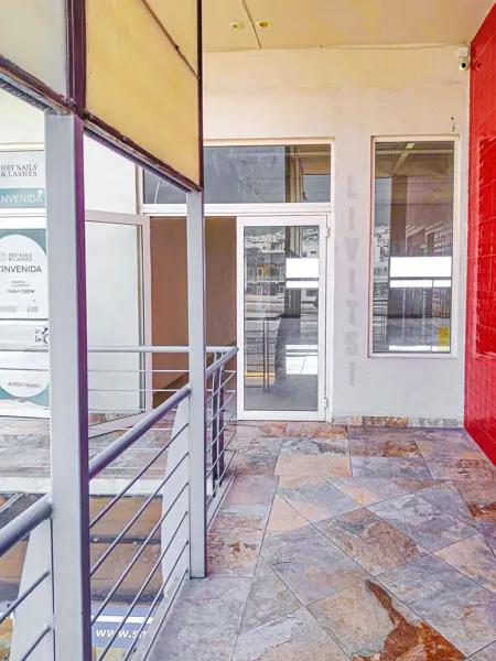 Local en Renta en Cumbres Elite