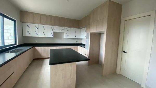 CASA EN VENTA EN LAS TROJES, CON RECÁMARA EN PLANTA BAJA