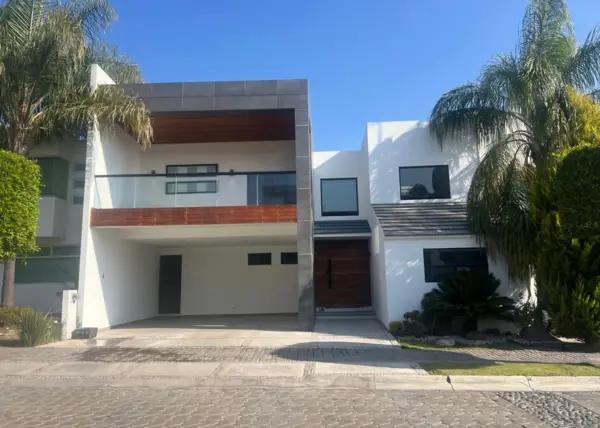 Casa en renta en lomas de Angelopolis I cluster 333