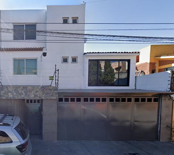 CASA DE DOS NIVELES EN LAS TORRES TOLUCA VENTA DE REMATE